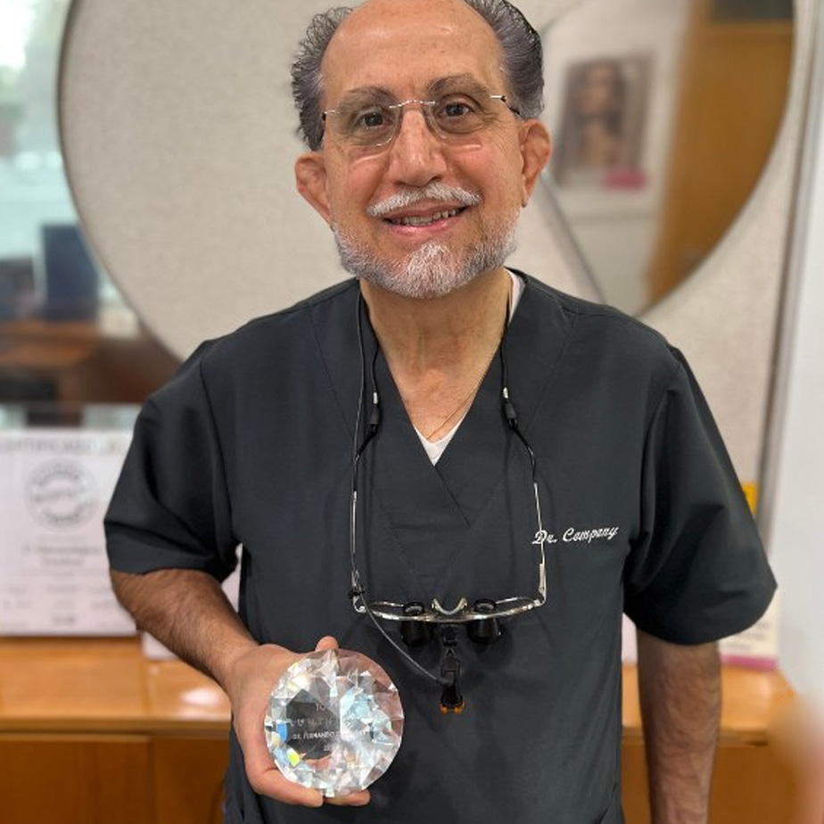 Dr. Fernando Company Carillas EMAX